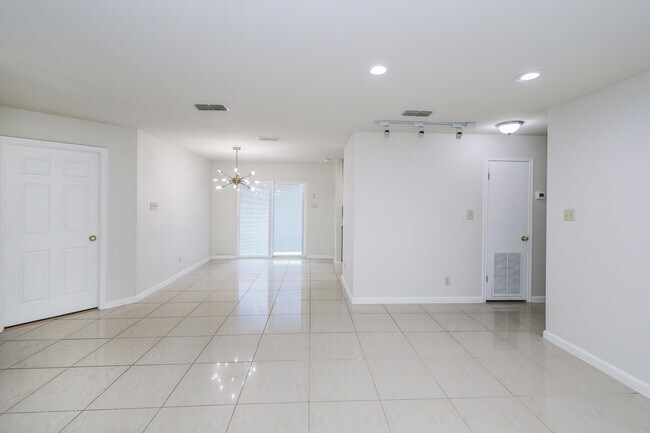 Building Photo - 9001 Taiga Ct