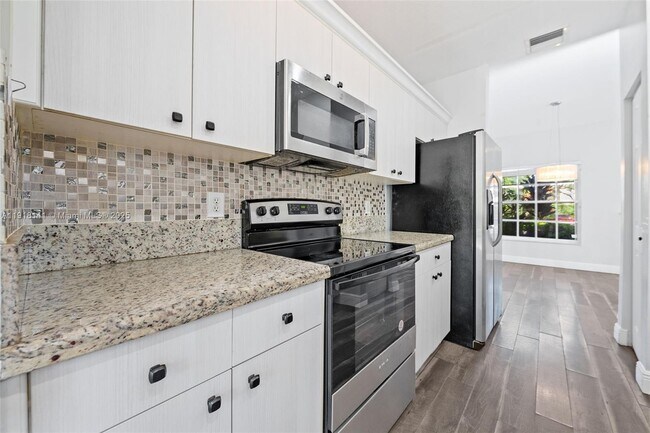 Building Photo - 874 NW 170th Terrace