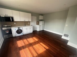 Building Photo - 62 Woodland Ave