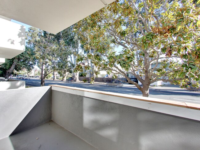 Building Photo - 1504 Newlands Ave