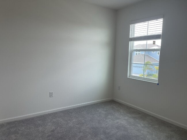 Building Photo - "Spacious 4-Bedroom Oasis with 3 Full Bath...