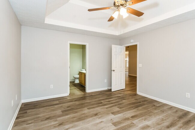 Building Photo - 180 Creekview Blvd