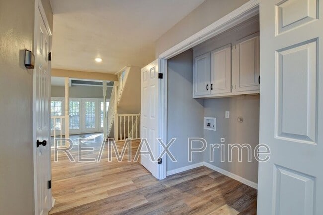 Building Photo - 740 S Lake Cir