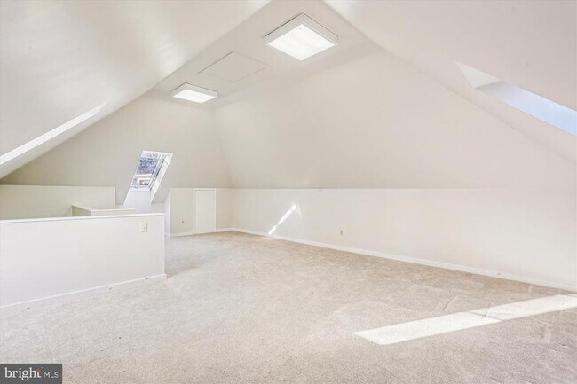 Building Photo - 9939 Bentcross Dr