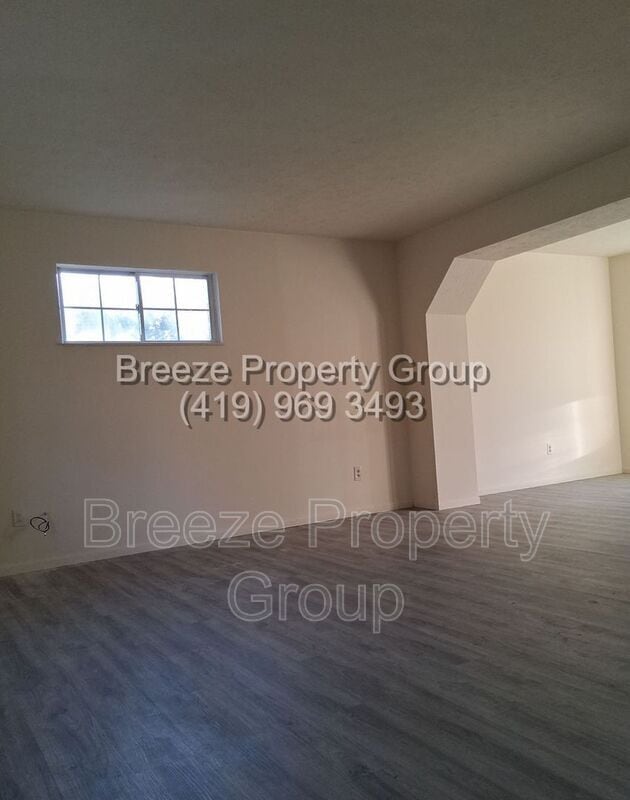 Building Photo - 197 W Chalmers Ave