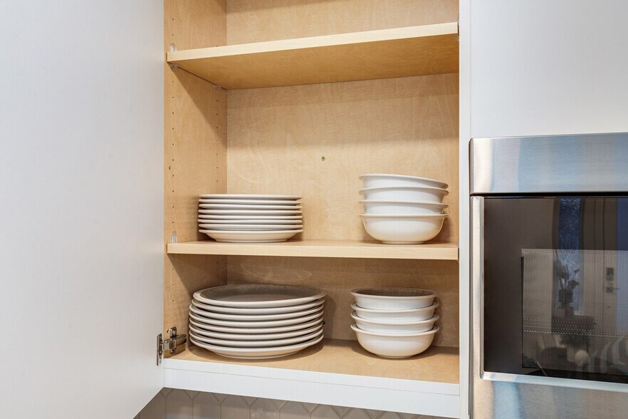 Building Photo - 1433 E Howell St