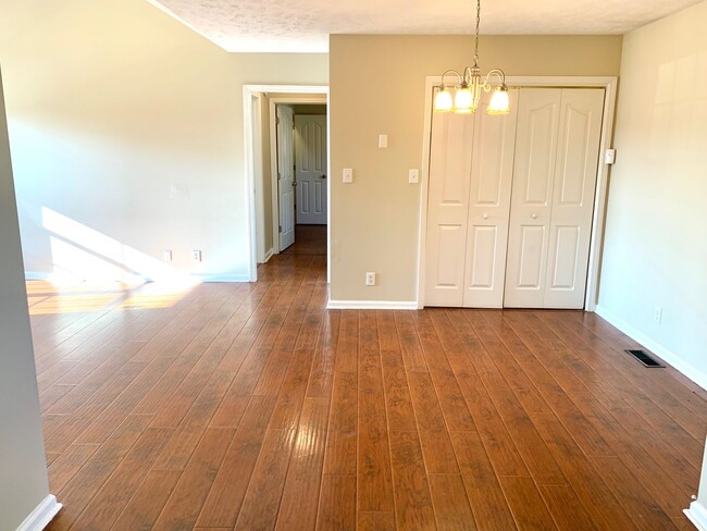 Building Photo - 3425 Foxrun Ln