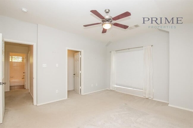 Building Photo - 8410 Dulcet Dr