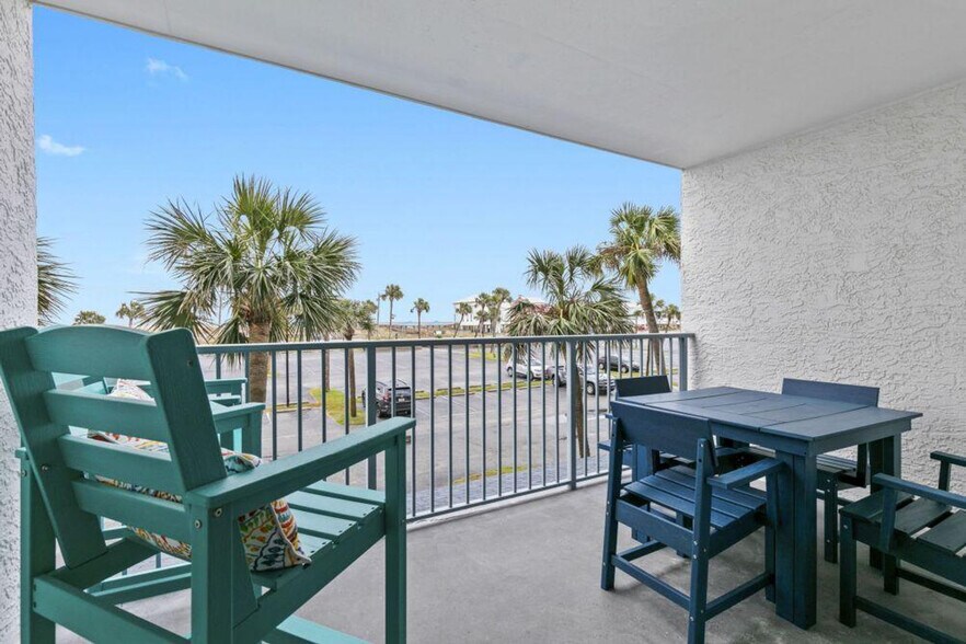 Building Photo - 1832 W Beach Blvd