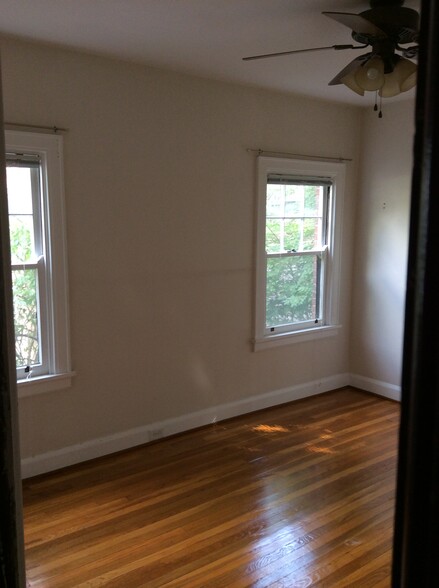 Building Photo - 1070 Delta Ave