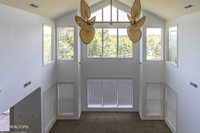 Building Photo - 2084 Allenridge Dr