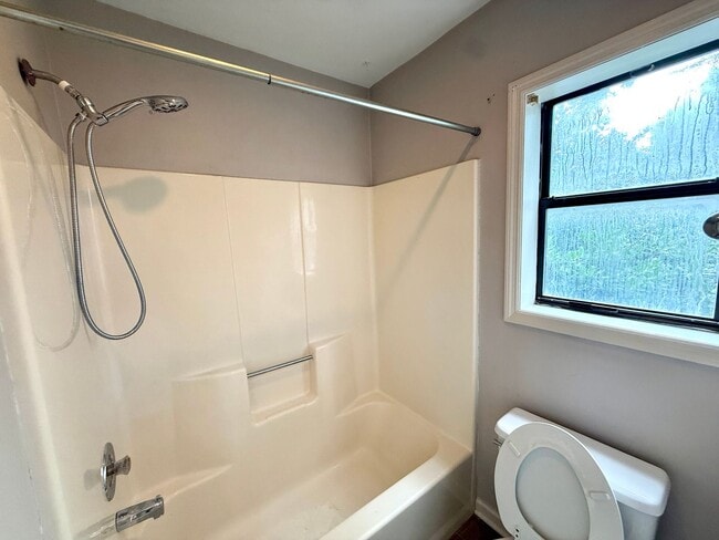 Building Photo - Quaint East Nashville Townhome