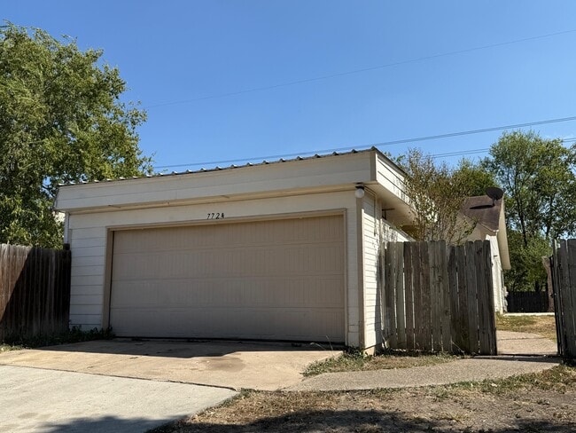 Building Photo - 7724 Winsford Dr