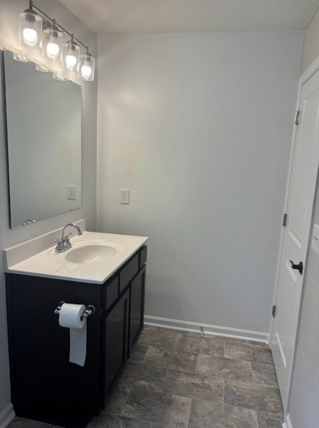 Building Photo - Pristine, Move In ready home in the Berryh...
