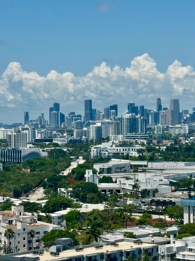 Building Photo - 2655 Collins Ave