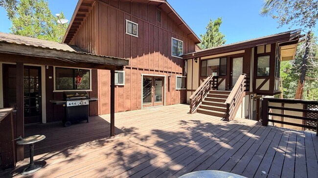 Building Photo - 54061 Linger Ln