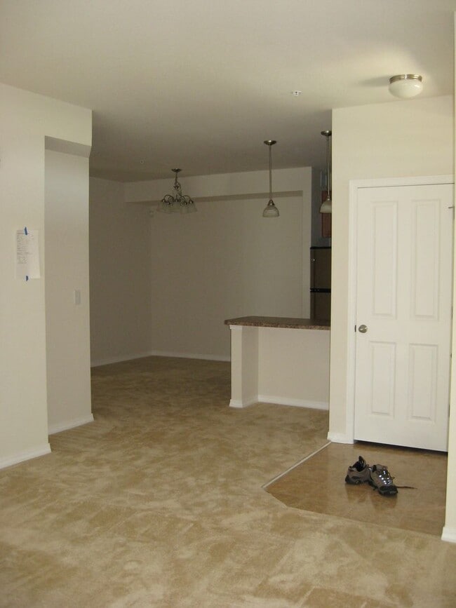 Building Photo - Beautiful 2-bed 2-bath condo!