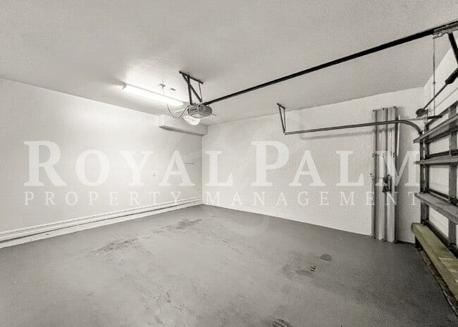 Building Photo - Big on Space, Smart on Layout — 3 bedroom 2.5 bath corner END UNIT pet-friendly townhouse!