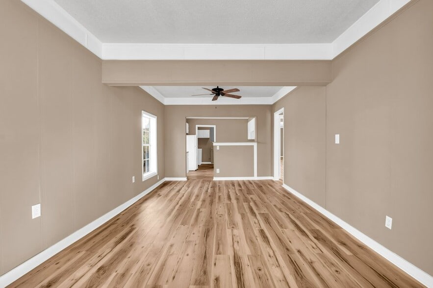 Building Photo - 433 E Jordan Ave