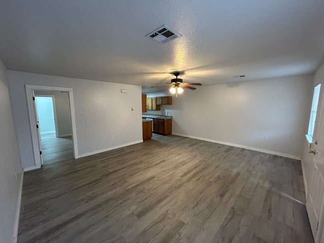 Building Photo - 721 N Vinita Ave