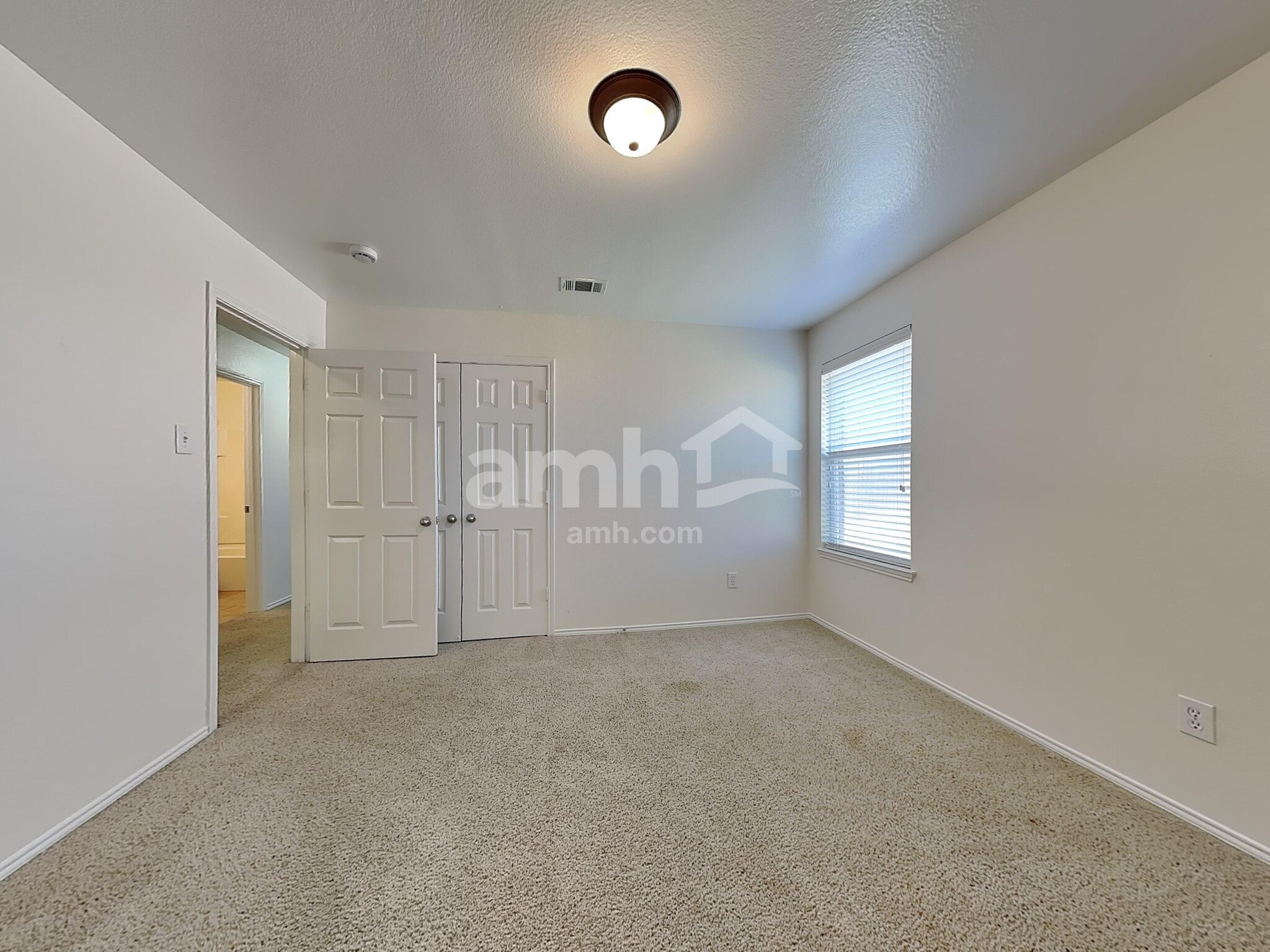 Building Photo - 63 Lantana Dr