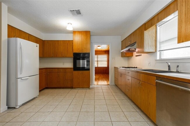 Building Photo - 3026 Prescott St