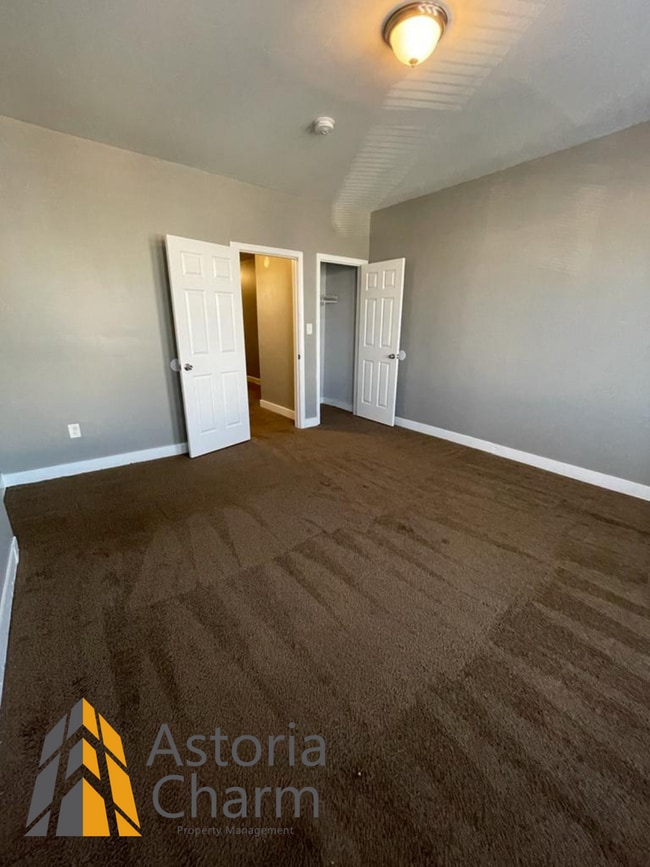Building Photo - 3 Bedroom 1.5 Bath Spacious Bedrooms on Ashburton Street