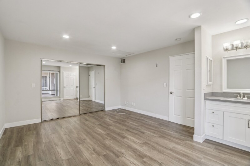 Building Photo - 626 E Verdugo Ave