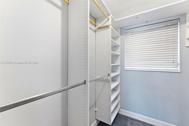 Building Photo - 2508 Bay Dr