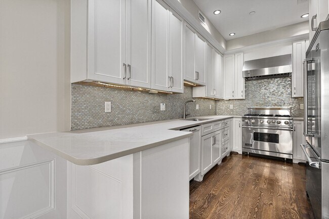 Building Photo - 410 Boylston St