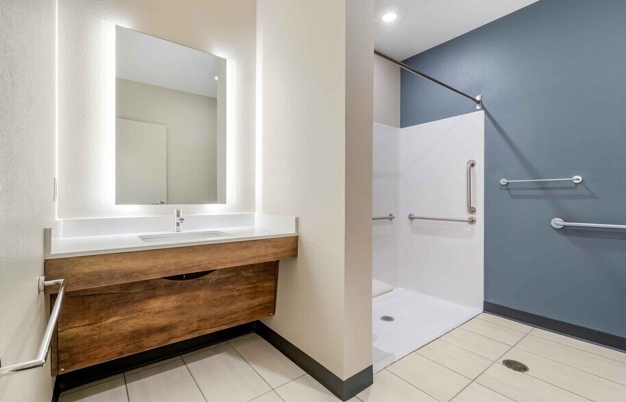 Building Photo - Furnished Studio-Phoenix - Chandler - Airport