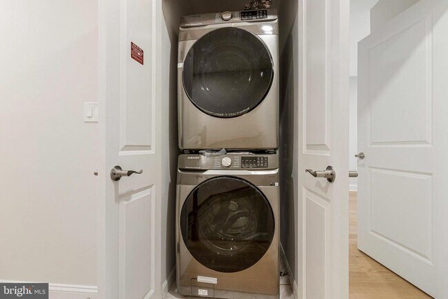 Building Photo - 1350 Sheridan St NW