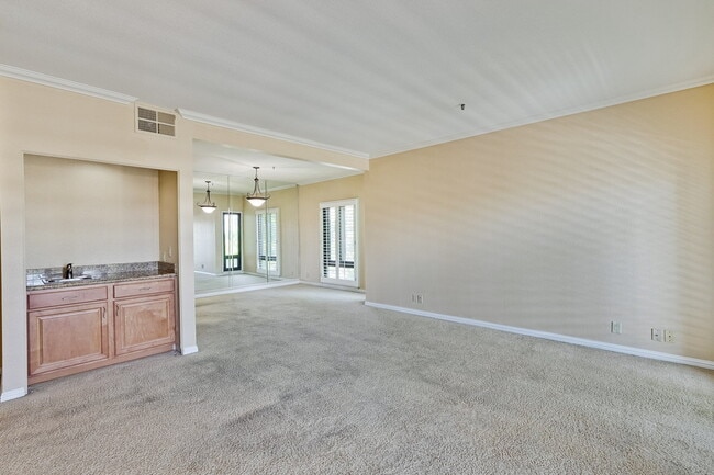 Building Photo - Large, Comfy 2BR, 2BA Condo with Convenient Location