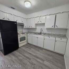 Building Photo - 632 Capital Ave