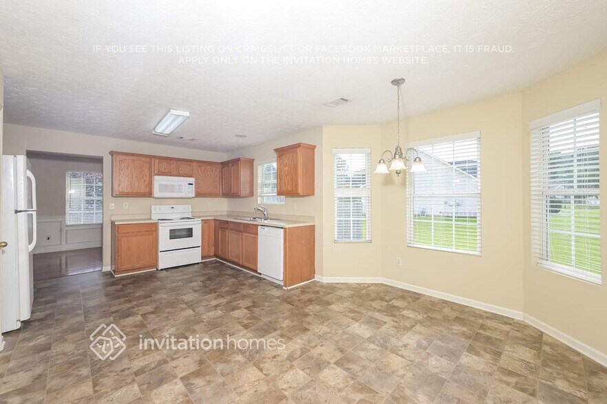 Building Photo - 4030 Hollow Springs Tr SE