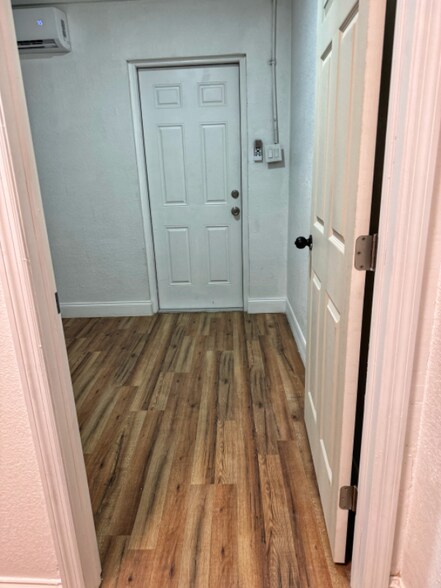 Building Photo - 562 Hartley Pl
