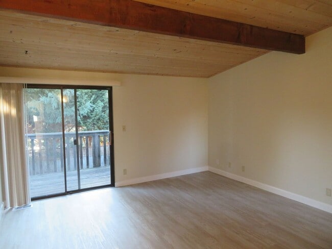 Building Photo - 3 bedroom, 2 bathroom in Scotts Valley