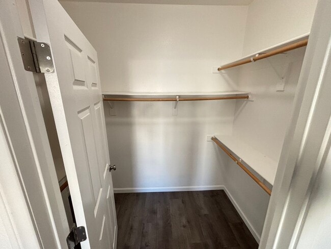 Building Photo - Modern 2bed/1.5bath  Condo nestled in a great area!