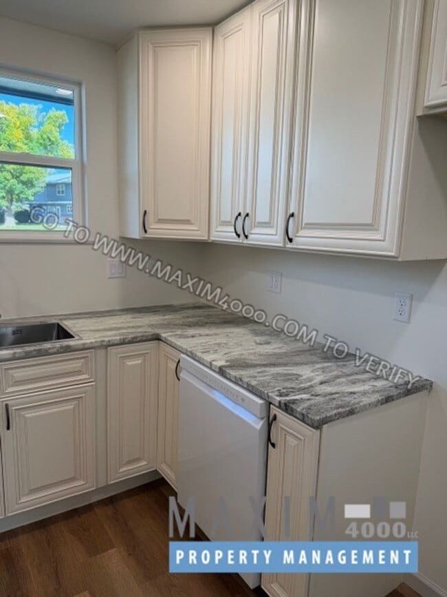 Building Photo - 2721 Patterson Rd