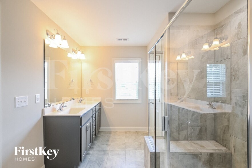 Building Photo - 92 Squire St