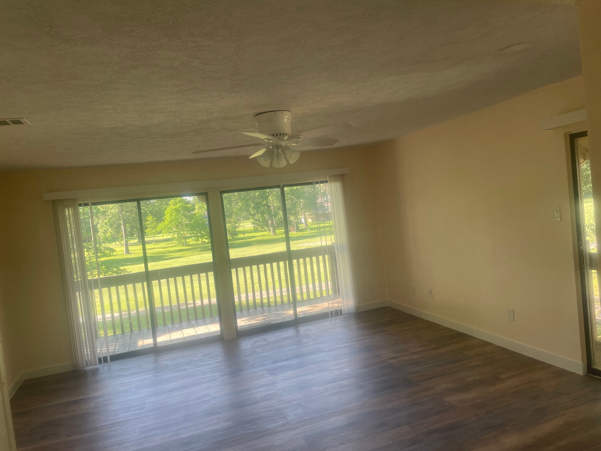 Living room/dining nook - 1500 S Diamondhead Blvd