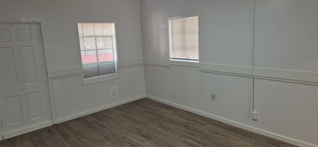 Building Photo - 640