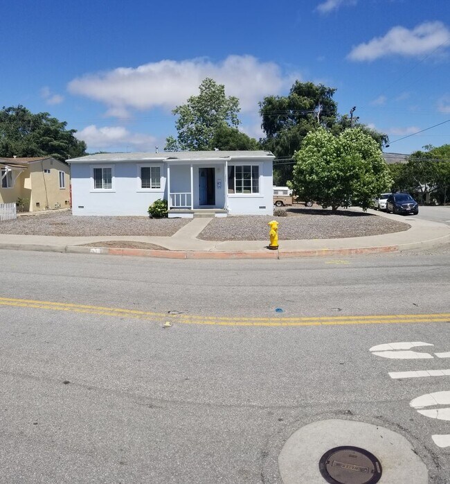 Building Photo - 209 Jeffrey Dr