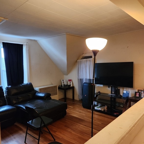 Primary Photo - 213 Lincoln St