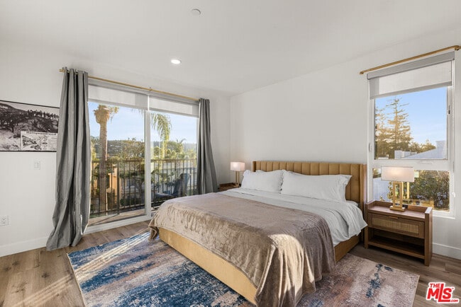 Building Photo - 4806 Sylmar Ave