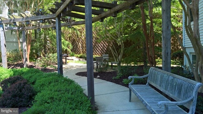 Building Photo - 2125 Hideaway Ct