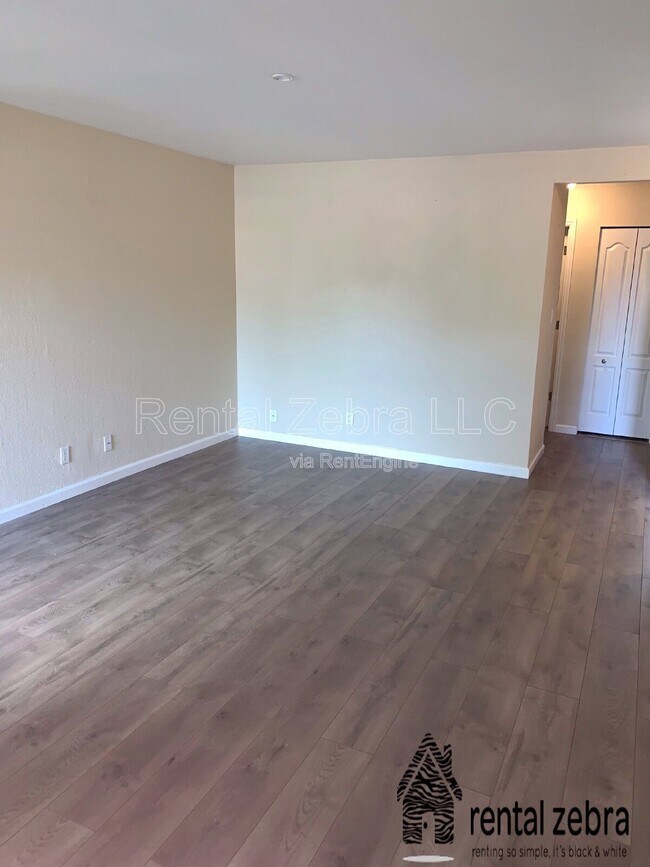 Building Photo - 233 Masters Ct