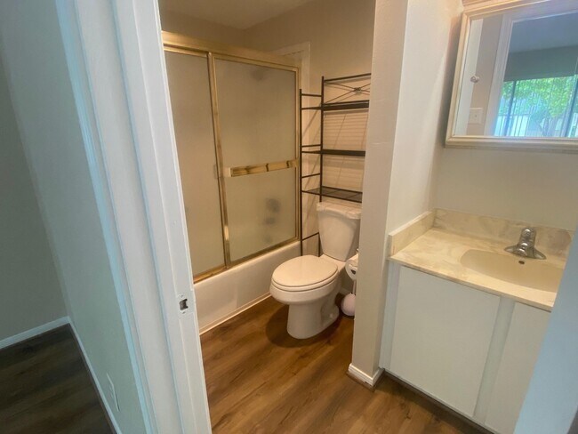 Building Photo - 12100 Melville Dr