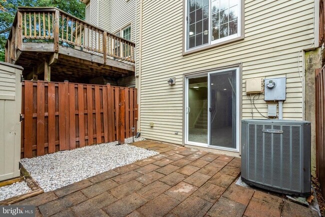 Building Photo - 8482 Springfield Oaks Dr