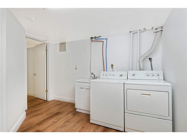 Building Photo - 5867 Central Ave NE